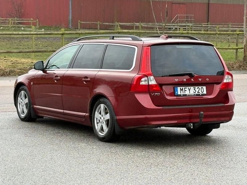 Begagnad Volvo V70 Momentum 116 HK (85 kW) 2012 Röd Kombi
