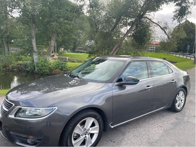 Grå Begagnad 2010 Saab 9-5 Vector Sedan | 150 000 kr - Bild 1/4