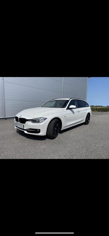Vit Begagnad 2015 BMW 320 Sport Line Kombi | 133 000 kr (Marknadspris) - Bild 1/4