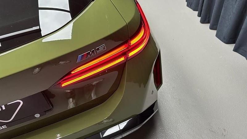 Begagnad BMW M5 728 HK (535 kW) 2025 Grön Kombi