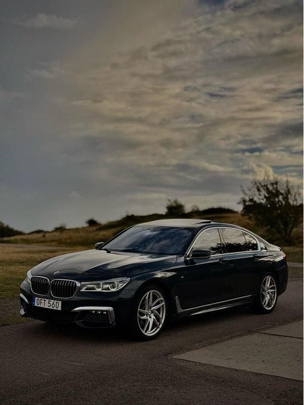 Grå Begagnad 2017 BMW 730 Executive Sedan | 329 000 kr (Superpris) - Bild 1/4