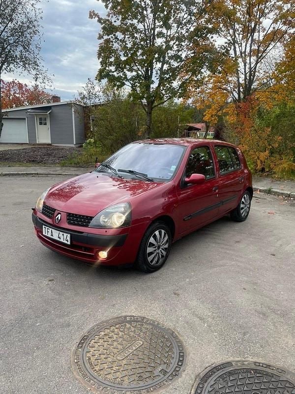 Begagnad 2002 Renault Clio II Halvkombi | 17 400 kr (Marknadspris) - Bild 1/4