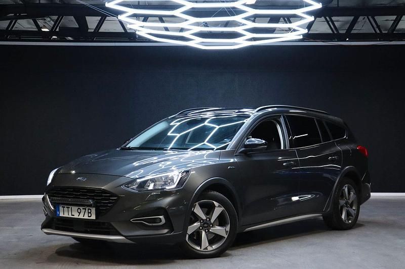 Grå Begagnad 2020 Ford Focus Active Kombi | 149 900 kr (Marknadspris) - Bild 1/4