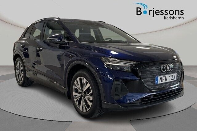 Navarrablå metallic Begagnad 2023 Audi Q4 e-tron Advanced SUV | 399 000 kr (Marknadspris) - Bild 1/4