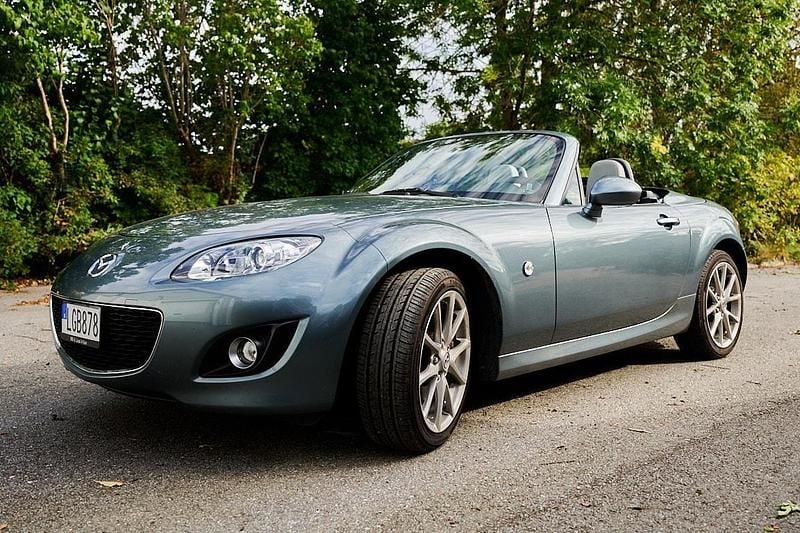Grå Begagnad 2011 Mazda MX5 Cab | 149 000 kr (Marknadspris) - Bild 1/4