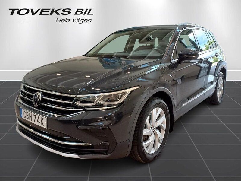 Grå (urano grey) Begagnad 2022 VW Tiguan Elegance SUV | 364 000 kr (Bra pris) - Bild 1/4