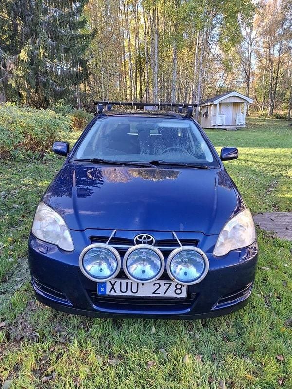 Blå Begagnad 2006 Toyota Corolla Halvkombi | 12 000 kr (Bra pris) - Bild 1/4