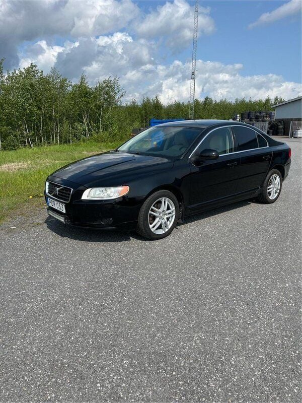 Svart Begagnad 2008 Volvo S80 Sedan | 39 000 kr (Marknadspris) - Bild 1/4