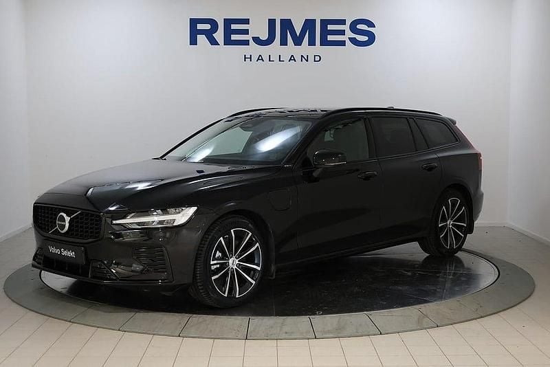 Svart Begagnad 2025 Volvo V60 Plus Kombi | 469 500 kr (Marknadspris) - Bild 1/4