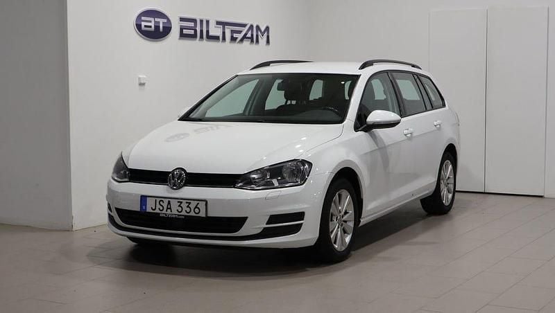 Vit Begagnad 2015 VW Golf VII Kombi | 119 900 kr (Bra pris) - Bild 1/4