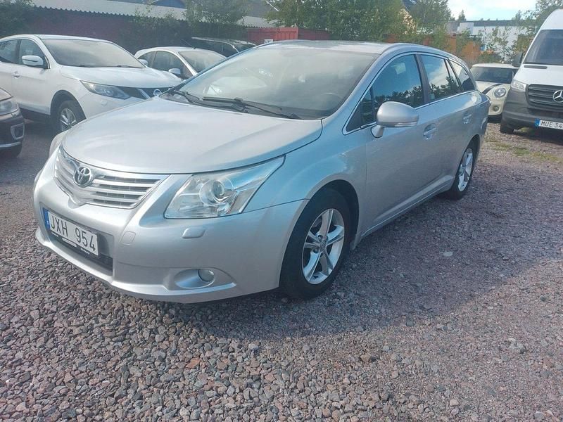 Silver Begagnad 2009 Toyota Avensis Business Edition Kombi | 49 900 kr (Marknadspris) - Bild 1/4