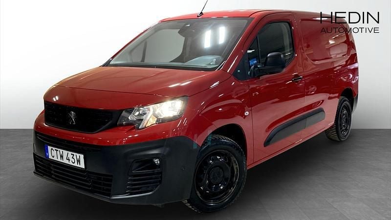 Begagnad Peugeot Partner 131 HK (96 kW) 2020 Röd Minibuss