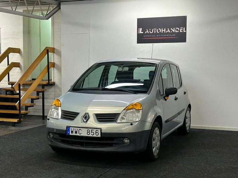 Ljusgrå Begagnad 2005 Renault Modus Minibuss | 29 900 kr (Dyr) - Bild 1/4