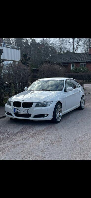 Begagnad 2012 BMW 318 Sedan | 70 000 kr - Bild 1/4