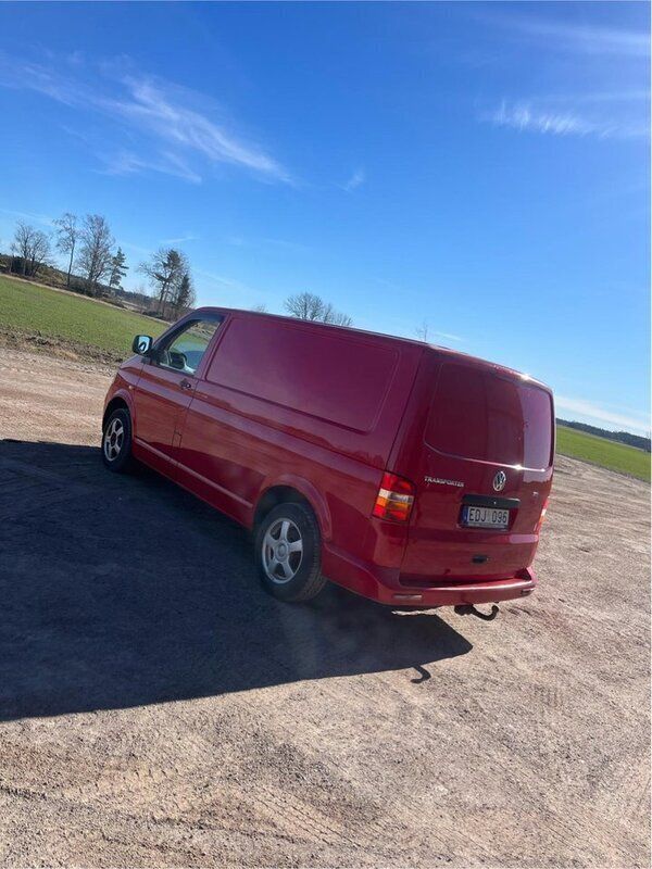 Röd Begagnad 2008 VW T5 Van | 48 000 kr (Lite dyr) - Bild 1/4