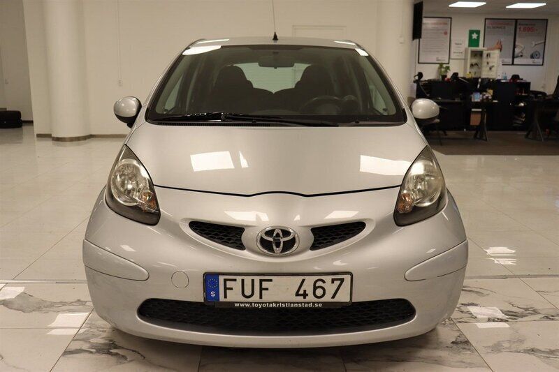 Silver Begagnad 2007 Toyota Aygo Halvkombi | 29 000 kr (Marknadspris) - Bild 1/4