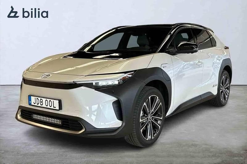 Vit Begagnad 2024 Toyota bZ4X Executive SUV | 519 900 kr (Dyr) - Bild 1/1