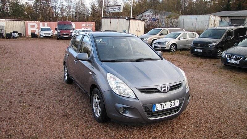 Mörkgrå Begagnad 2008 Hyundai i20 Select Halvkombi | 24 500 kr (Marknadspris) - Bild 1/4