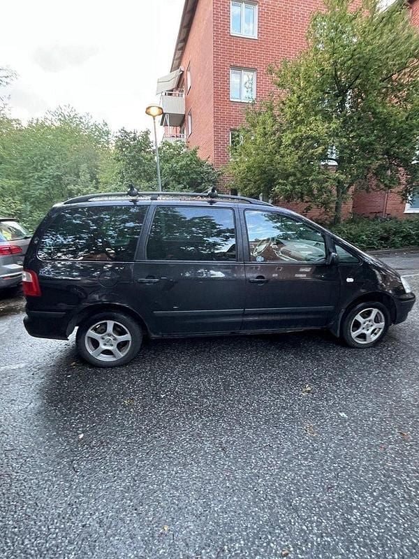 Svart Begagnad 2004 Ford Galaxy Minibuss | 10 000 kr - Bild 1/4
