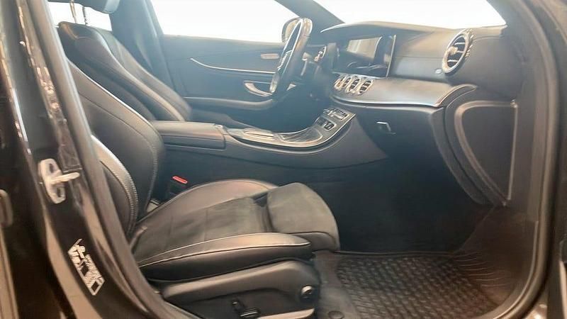 Begagnad Mercedes E300 AMG line 194 HK (142 kW) 2022 Grå