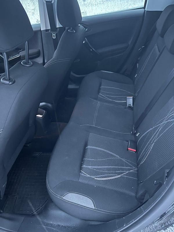 Begagnad 2015 Peugeot 208 Halvkombi | 47 000 kr (Marknadspris) - Bild 1/4