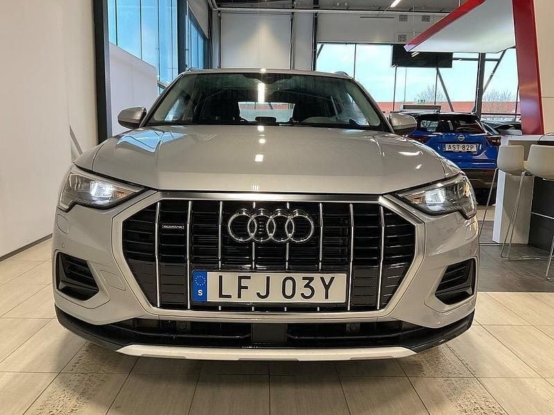 Begagnad Audi Q3 Advanced 190 HK (139 kW) 2024 Silver SUV