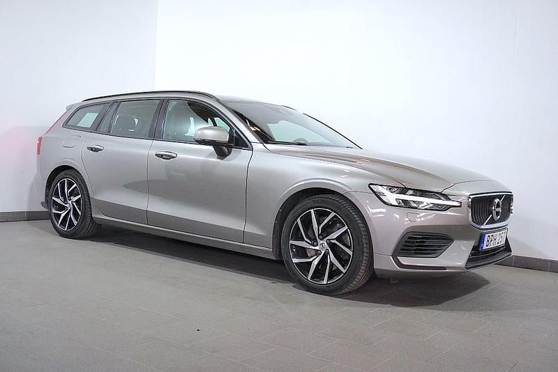Begagnad Volvo V60 Momentum 253 HK (186 kW) 2020 Grå Kombi