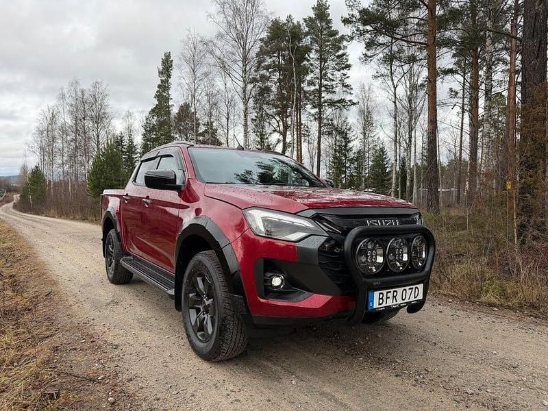Röd Begagnad 2024 Isuzu D-Max Pickup | 769 000 kr (Lite dyr) - Bild 1/4