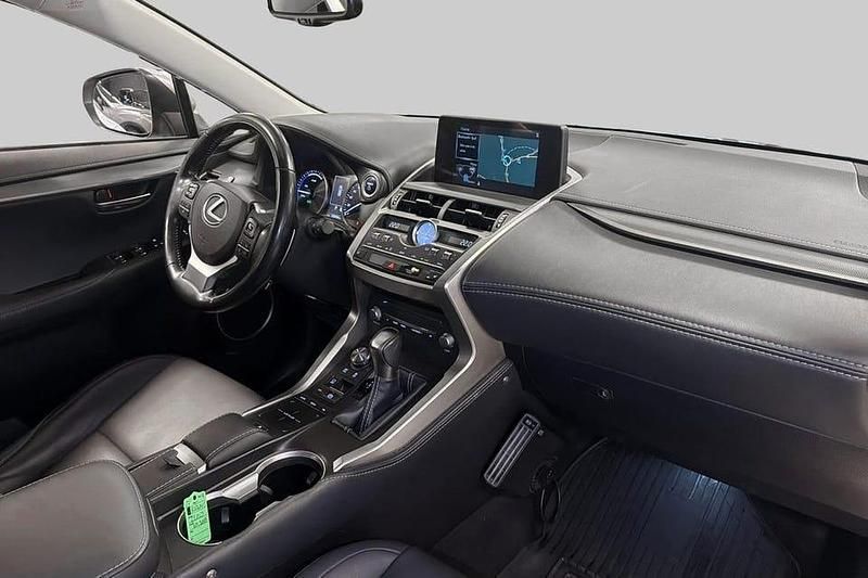 Begagnad Lexus NX300h Business Edition 200 HK (147 kW) 2019 Grå SUV