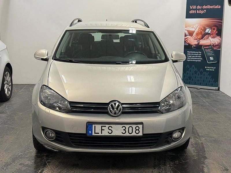 Begagnad VW Golf VI 102 HK (75 kW) 2011 Ljusbrun Halvkombi