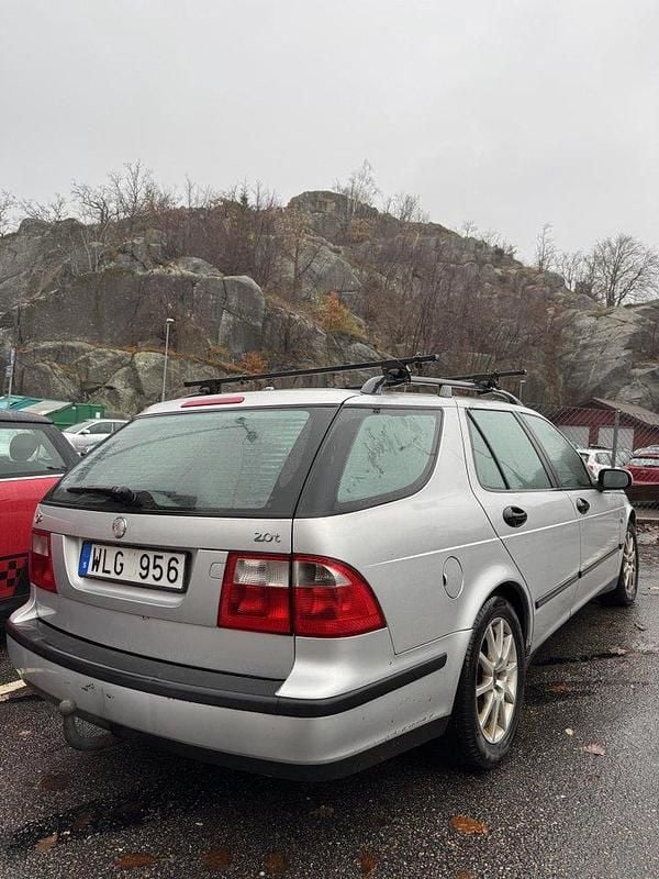 Grå Begagnad 2005 Saab 9-5 Linear Kombi | 5 000 kr (Superpris) - Bild 1/3