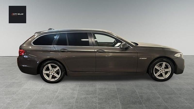 Begagnad BMW 525 218 HK (160 kW) 2011 Brun Kombi
