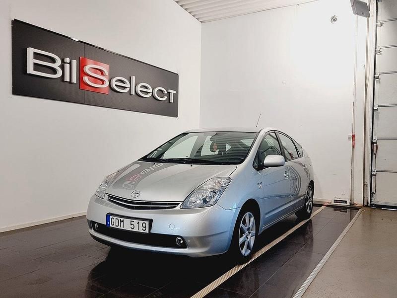 Silver Begagnad 2006 Toyota Prius Halvkombi | 69 900 kr (Marknadspris) - Bild 1/4