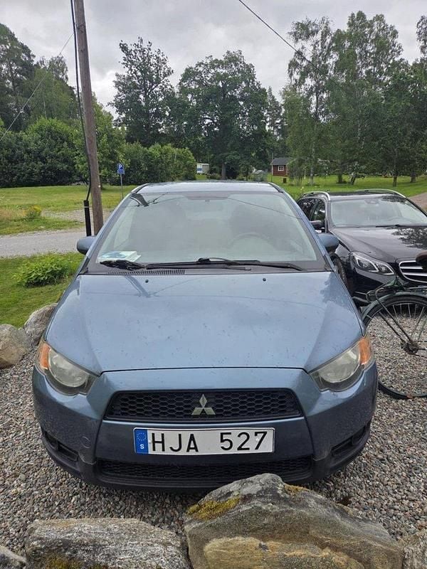 Blå Begagnad 2010 Mitsubishi Colt Halvkombi | 25 000 kr (Bra pris) - Bild 1/4