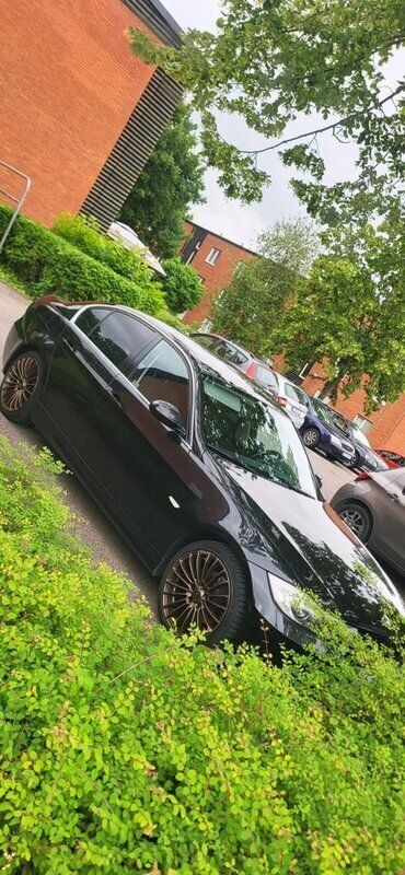 Svart Begagnad 2006 BMW 325 Advantage Sedan | 42 000 kr (Superpris) - Bild 1/2