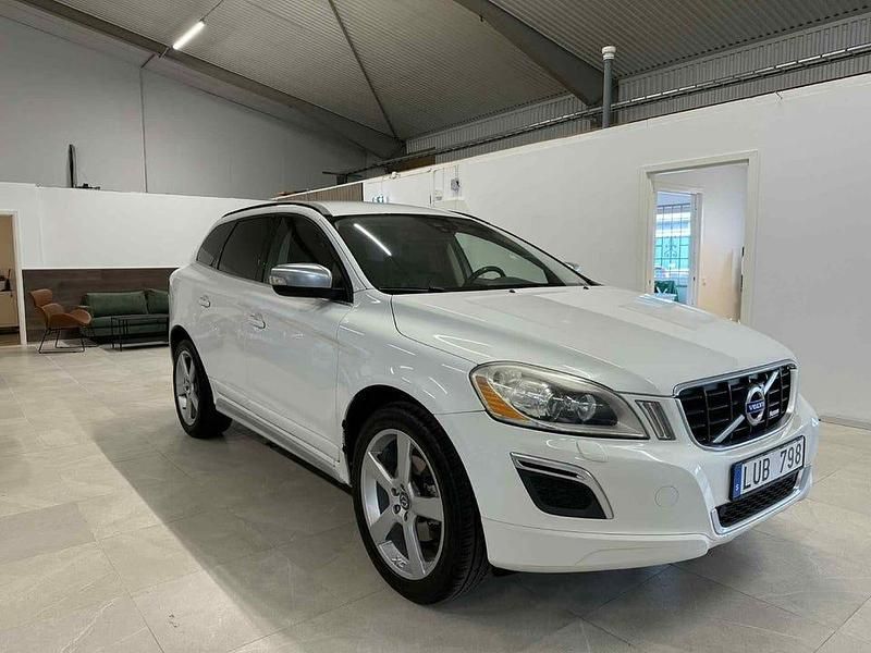 Vit Begagnad 2011 Volvo XC60 R-Design SUV | 89 900 kr (Marknadspris) - Bild 1/4
