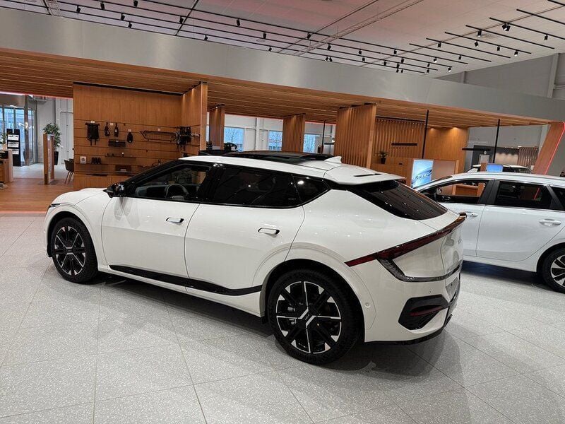 Begagnad Kia EV6 GT-Line 239 kW (325 HK) 2024 Vit SUV