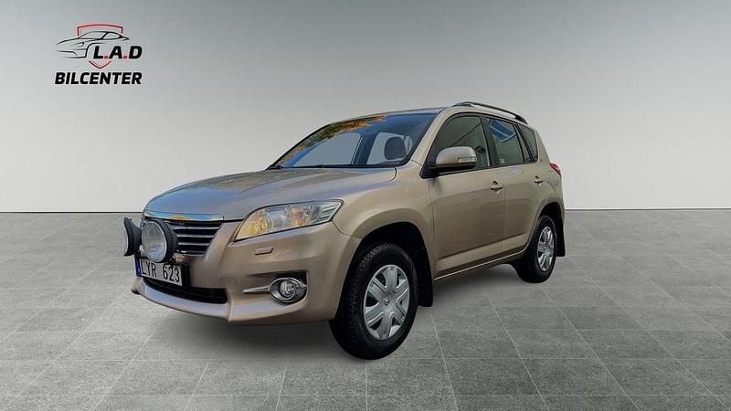 Ljusbrun Begagnad 2011 Toyota RAV4 Multidrive S SUV | 119 000 kr (Marknadspris) - Bild 1/4