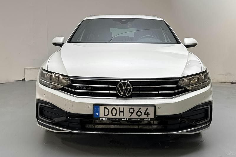 Begagnad VW Passat GTE 218 HK (160 kW) 2021 Vit