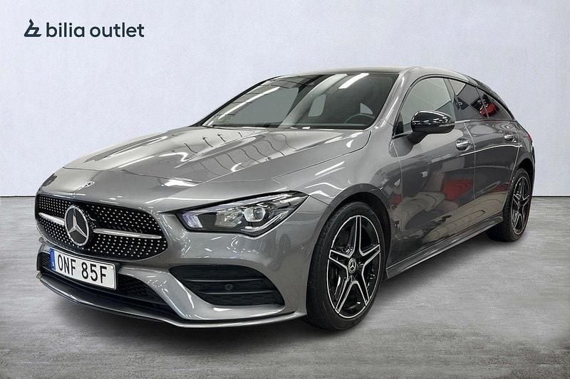 Mörkgrå (grå) Begagnad 2022 Mercedes CLA200 Shooting Brake AMG Kombi | 289 900 kr (Bra pris) - Bild 1/3
