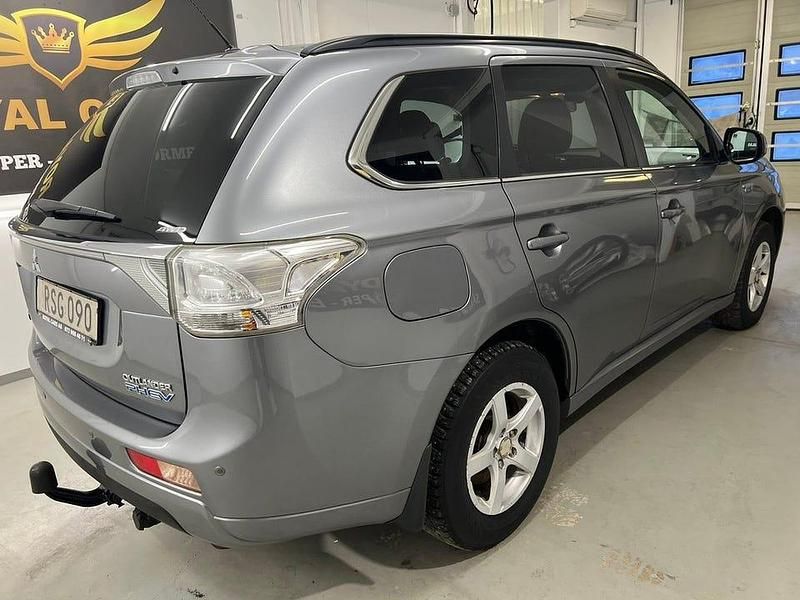 Begagnad Mitsubishi Outlander 203 HK (149 kW) 2014 Grå SUV