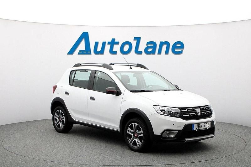 Vit Begagnad 2019 Dacia Sandero Stepway Halvkombi | 114 900 kr (Lite dyr) - Bild 1/3