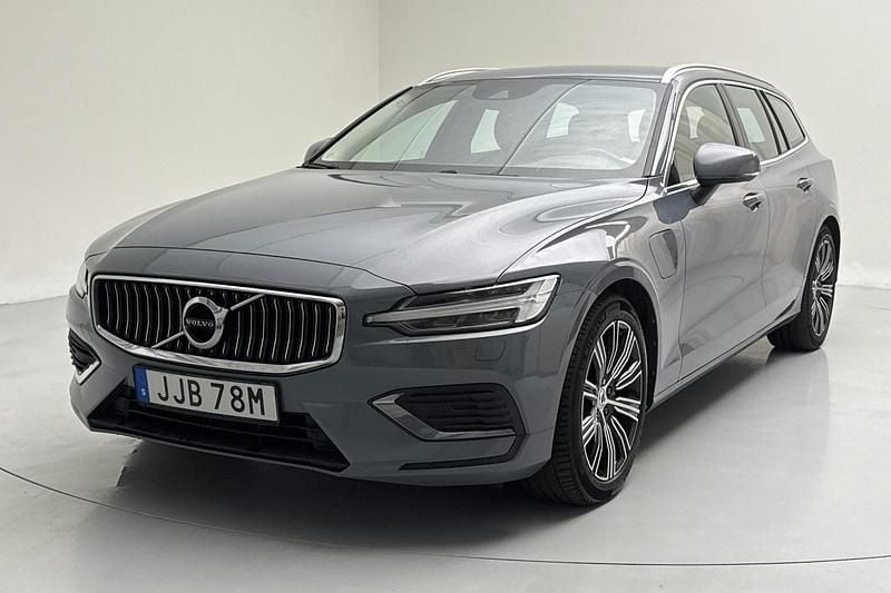 Grå Begagnad 2022 Volvo V60 Inscription Kombi | 285 000 kr (Superpris) - Bild 1/4