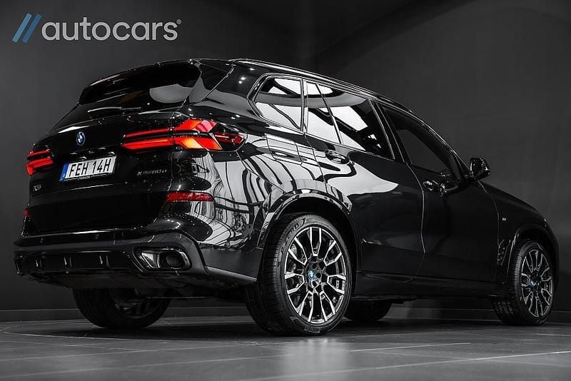 Begagnad BMW X5 M Sport 490 HK (360 kW) 2024 Svart SUV