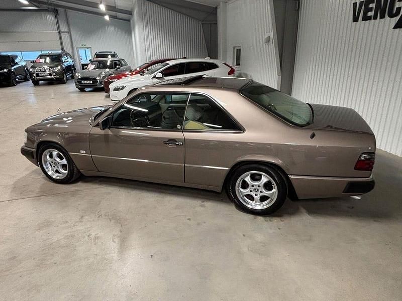 Begagnad Mercedes E300 180 HK (132 kW) 1990 Ljusbrun Sportkupé