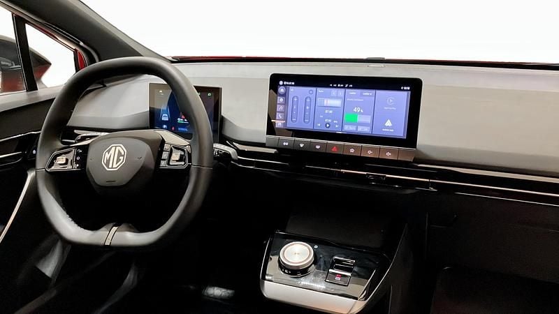 Begagnad MG MG4 EV 125 kW (170 HK) 2023 Röd (red) Halvkombi