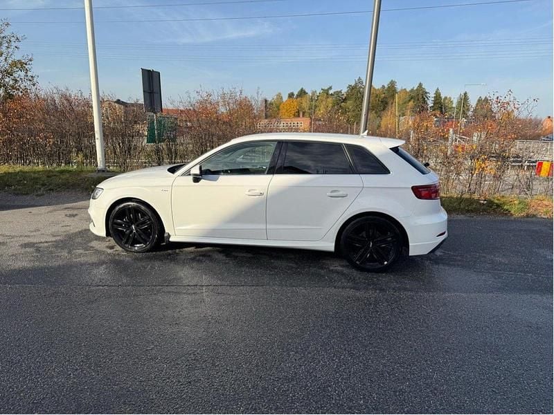 Vit Begagnad 2018 Audi A3 Sportback Proline Halvkombi | 225 000 kr (Marknadspris) - Bild 1/4