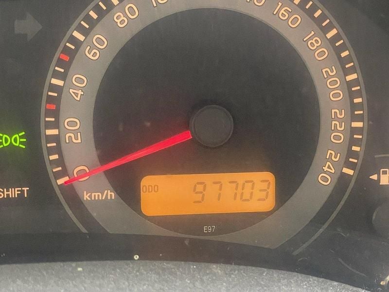 Vit Begagnad 2011 Toyota Auris Plus Halvkombi | 60 000 kr (Superpris) - Bild 1/4