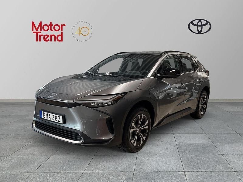 Silver Begagnad 2025 Toyota bZ4X Executive SUV | 539 000 kr (Dyr) - Bild 1/4