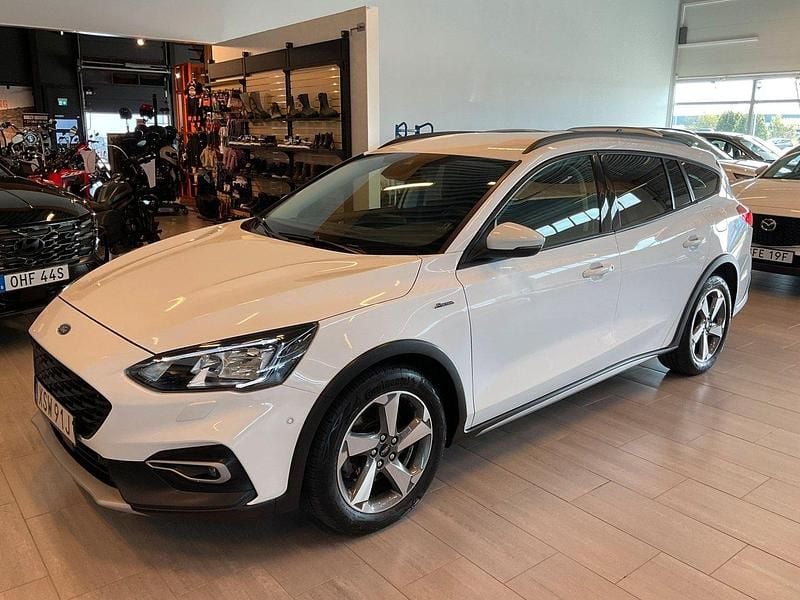 Vit Begagnad 2019 Ford Focus Active Kombi | 168 000 kr (Marknadspris) - Bild 1/4